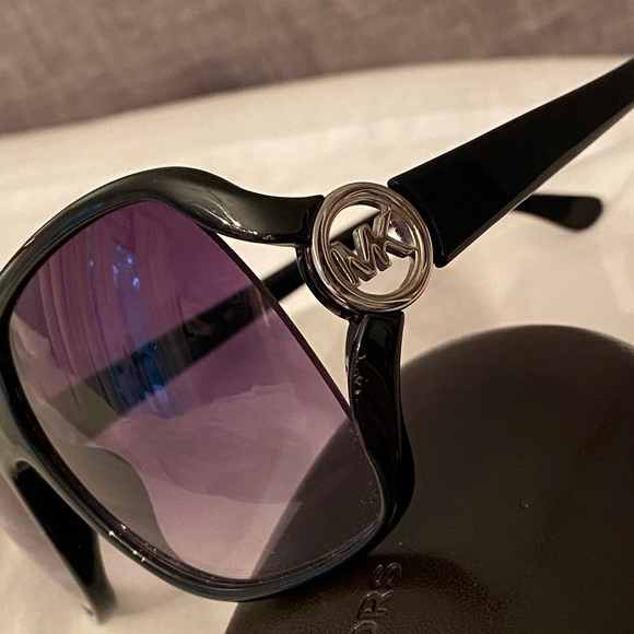 Michael Kors Pippa Large sunglasses - Picture 6 of 7